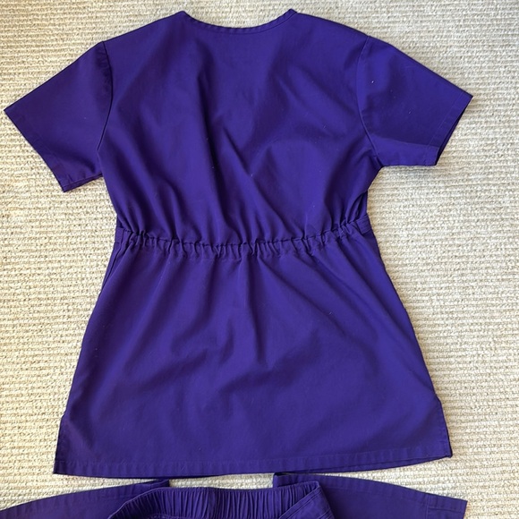 Cherokee Luxe Scrub set - Picture 4 of 4